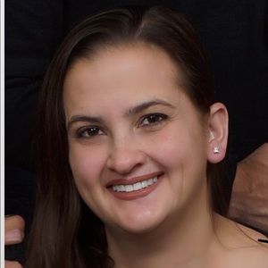 Meet your Posher, Adrienne